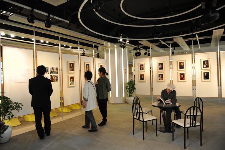写真展「女川マダム」_f0044846_0515920.jpg