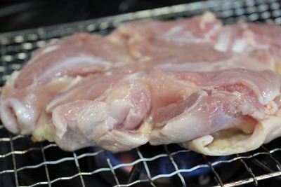 「賛否両論」の笠原式「炙り親子丼」でお昼ご飯。_e0192461_1665585.jpg