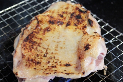 「賛否両論」の笠原式「炙り親子丼」でお昼ご飯。_e0192461_1672368.jpg