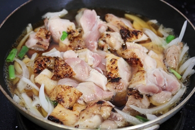 「賛否両論」の笠原式「炙り親子丼」でお昼ご飯。_e0192461_168782.jpg