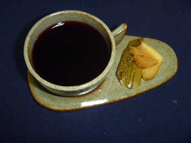白雲窯・作陶展に行ってきました。そこで赤ワイン専用にしたいカップを見つけました。（虎杖を食べる）_b0246036_642499.jpg