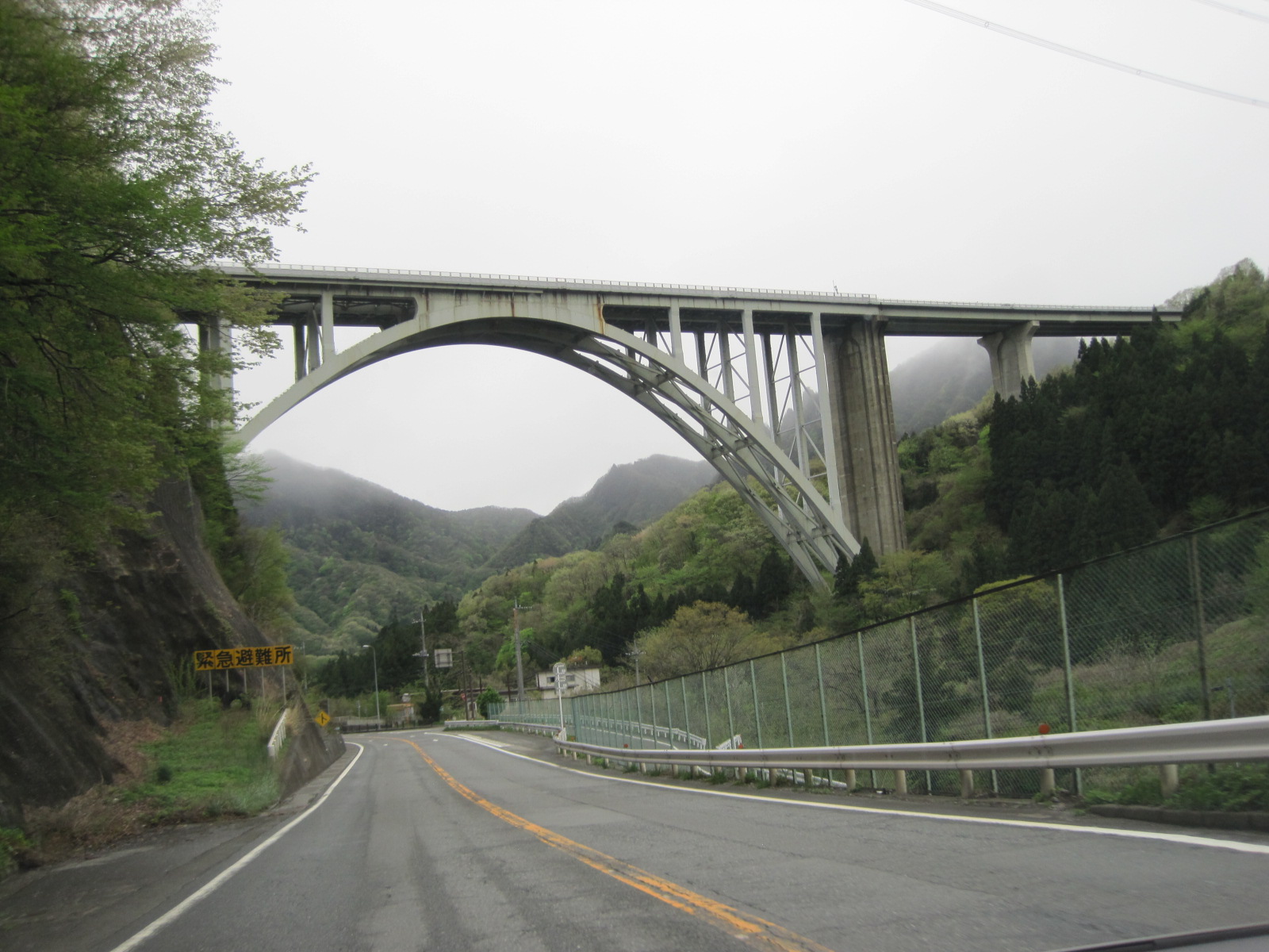 GW後半初日・ 新緑の霧積湖へ_f0236260_2203975.jpg