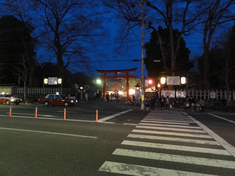 2012.4.8（日）　歩いて帰る～夜の平野神社など_c0042874_21514773.jpg