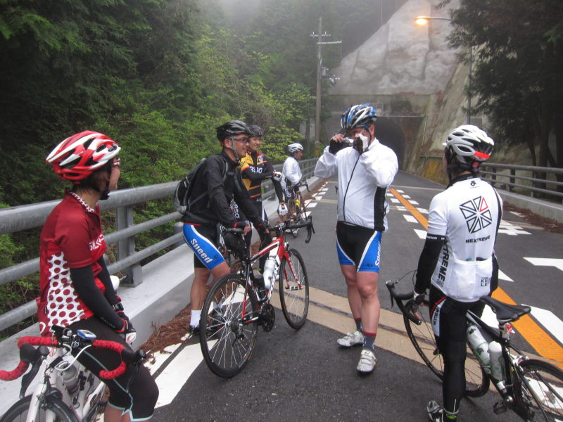 きつかったヒルクライム。雨でまったりへ-チャレンジ２００ｋｍ＆標高１０００ｍオーバー-金剛～高野山①_e0138081_4244633.jpg