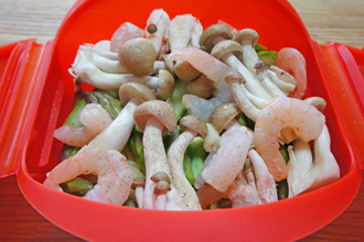 海老とアスパラの塩麹焼きそば_c0103827_1215951.jpg