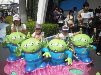 ディズニーランド 海外 オーストラリア ブリスベン で暮らすシングルマザーとその子供たち もも さや 龍 のブログ