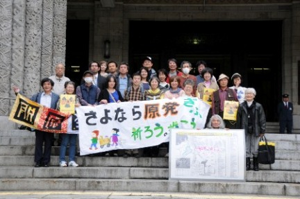 風船飛ばしから始まった関西電力本店前アクション-4_f0197754_141588.jpg