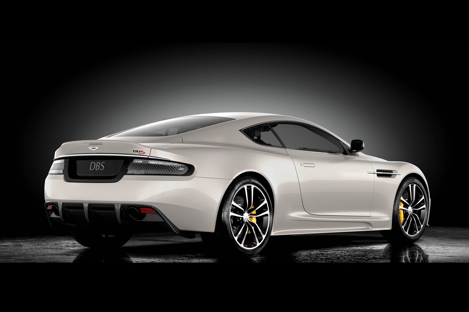 ・Aston Martin DBS with Ultimate Edition・_f0223194_11104774.jpg