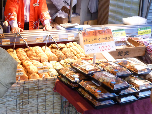 築地場外市場の半値市_c0152767_2152560.jpg