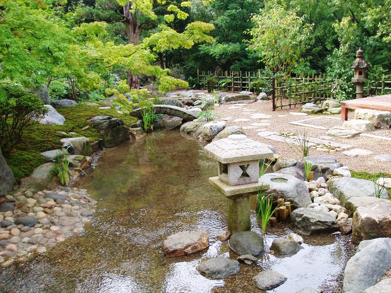 日本には代表的な伝統の日本庭園があります。枯山水・茶庭・池泉庭_e0267979_10121727.jpg