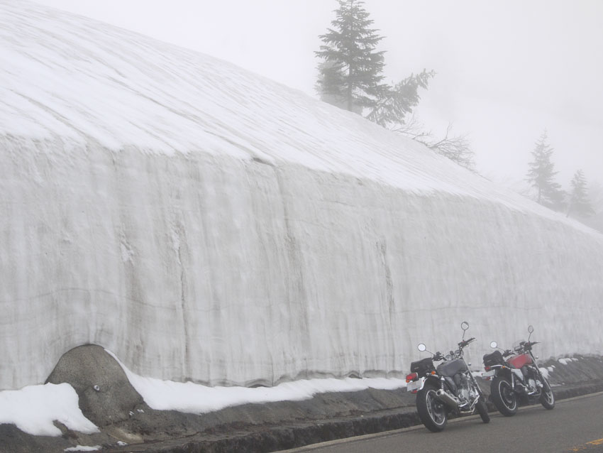 CB1100ランデブー走行、そしてあの場所・・・雪の回廊へ、再び_d0244687_2134536.jpg