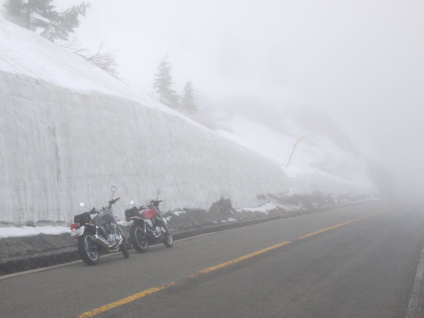 CB1100ランデブー走行、そしてあの場所・・・雪の回廊へ、再び_d0244687_21382689.jpg