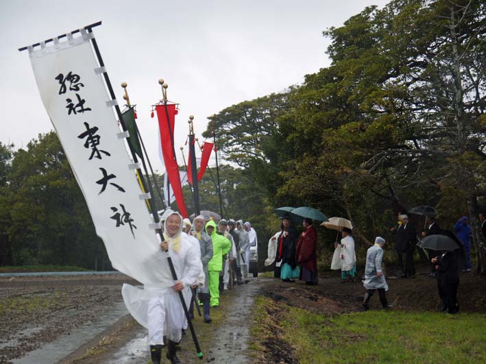 2年に一度の東大社桜井神幸祭、嵐ついて挙行：12・4・14_c0014967_17153285.jpg