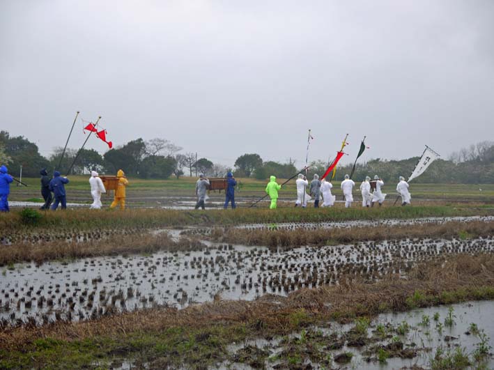2年に一度の東大社桜井神幸祭、嵐ついて挙行：12・4・14_c0014967_17155865.jpg