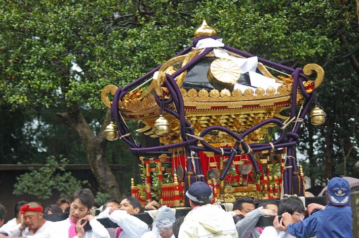 2年に一度の東大社桜井神幸祭、嵐ついて挙行：12・4・14_c0014967_17345254.jpg