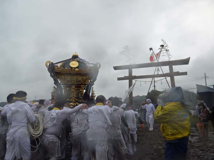 2年に一度の東大社桜井神幸祭、嵐ついて挙行：12・4・14_c0014967_1740599.jpg