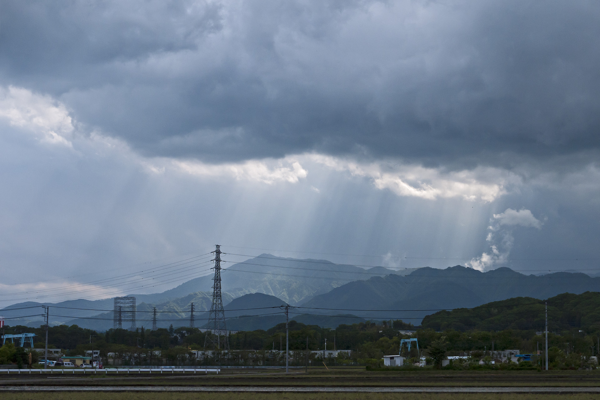 雲間から_f0011272_3394096.jpg