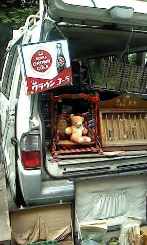 護国神社蚤の市_b0209976_209472.jpg