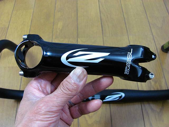 Wiggleからハンドルとステムが到着_d0036883_233666.jpg