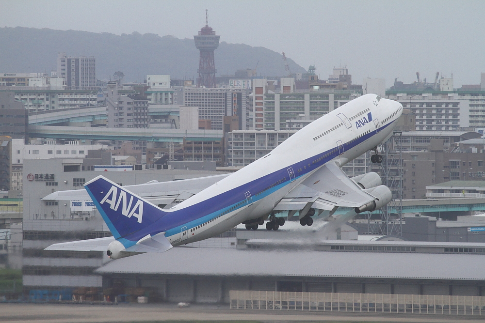 福岡プチ家族旅行　その6　ANAジャンボの離陸_e0204891_1721154.jpg