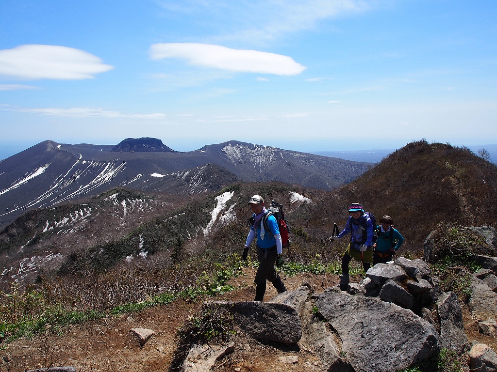 5月13日、風不死岳と樽前山西山_f0138096_17221926.jpg