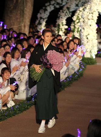 宝塚宙組のトップ コンビ 大空祐飛と野々すみ花の退団公演が千秋楽 毎日がクリスマス