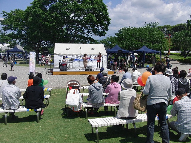 5月いっぱいはライトアップも行われています!中央公園の「バラ」が見ごろ!_f0141310_75922.jpg