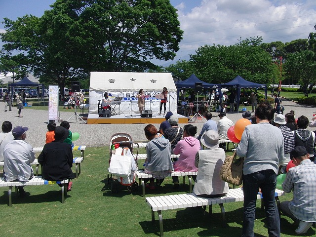 5月いっぱいはライトアップも行われています！中央公園の「バラ」が見ごろ！_f0141310_75922.jpg