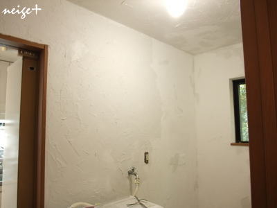 洗面室セルフリフォーム　その２　漆喰壁♪_f0023333_8132336.jpg