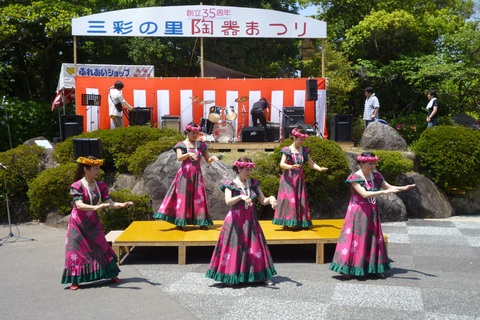 陶器祭り3日目ステージイベント　フラダンス_a0246457_12572040.jpg