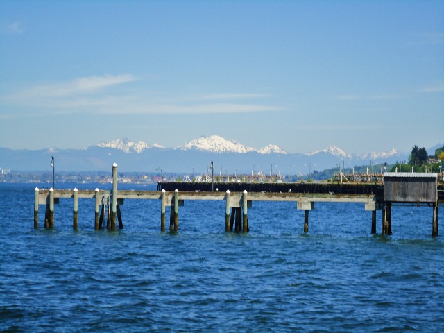 ウィッビー島までのフェリーを見守る小さな灯台。　-Mukilteo Lighthouse Park_d0172957_255463.jpg