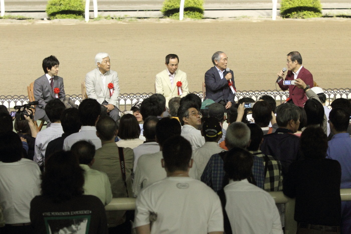 トークショー「花の15期生同窓会in高知競馬場」 その1_a0077663_925026.jpg