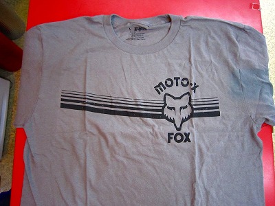 ＦＯＸ　ＮＥＷＴシャツ_d0070634_1639943.jpg