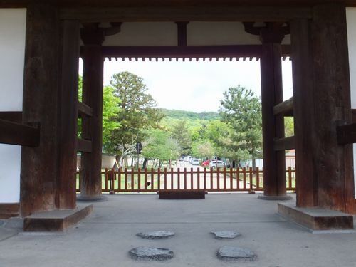 東大寺伽藍の天平期唯一の遺構「転害門」_f0120102_16584762.jpg