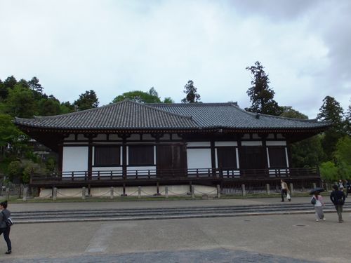 東大寺散策：四月堂から南大門までぶらりぶらり_f0120102_9451210.jpg