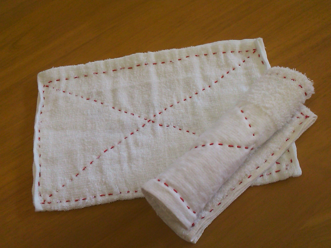 赤い糸の雑巾 Sugi
