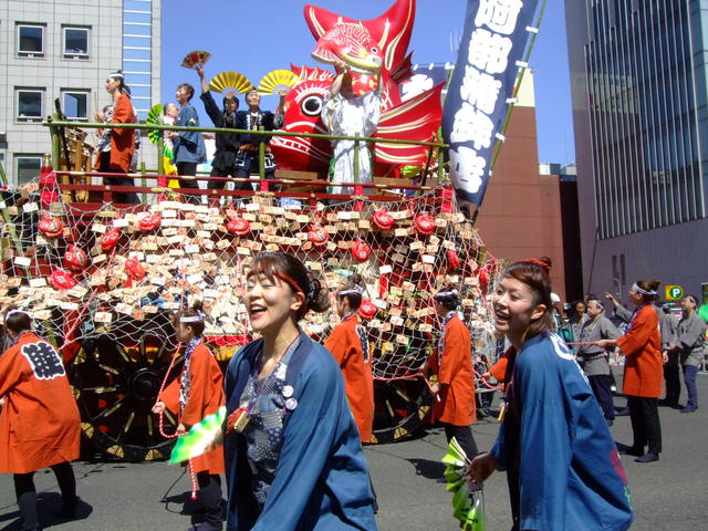 青葉まつりの山鉾巡行とすずめ踊り_f0100593_16274989.jpg