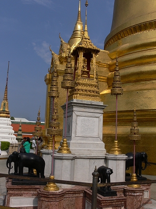 タイ出張2011年04月－週末旅行(II)－タイ・バンコク／王宮周辺－ワット・プラ・ケオ(I)_c0153302_2348761.jpg