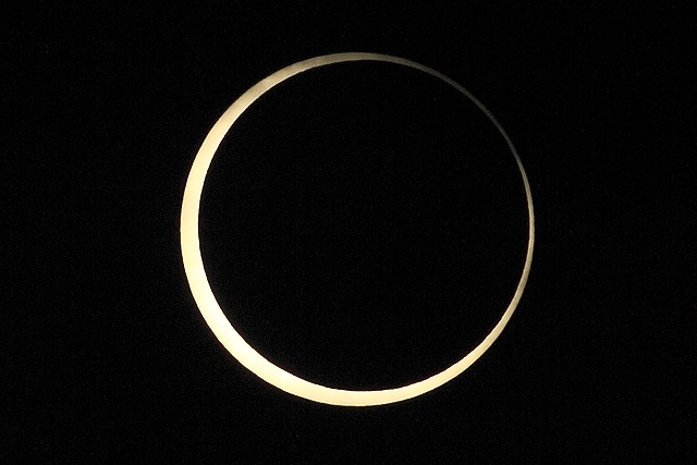 金環日食　annular solar eclipse_e0025779_20572075.jpg