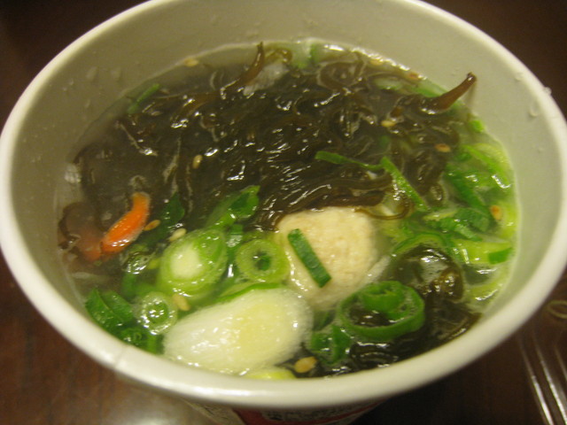「鶏だんご入りやさしい味の塩麹スープ」67kcal !!_c0212604_22173250.jpg