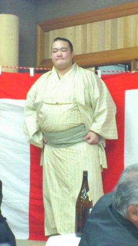 稀勢の里関、あと１０センチ！_f0025351_0354679.jpg