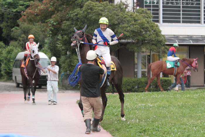 2012年5月19日(土) 高知競馬 8R シアターの女神様協賛 平嶋夏海誕生日特別 B-4_a0077663_14122934.jpg