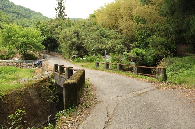 安芸区瀬野4丁目と伏附地区を歩く　その2　八世以山登山口へ_b0095061_15145065.jpg