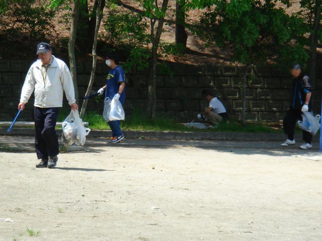 5/21 ワンファミリー仙台入居施設周辺の地域清掃について_b0245781_2385952.jpg
