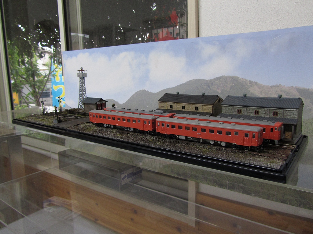 nゲージ用ディスプレイジオラマ　 非電化のローカル線駅 Nゲージジオラマ「非電化ローカル線の風景」1台にのみ特価販売