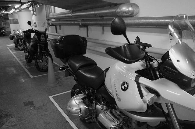 バイクの駐車場_f0050534_1541396.jpg