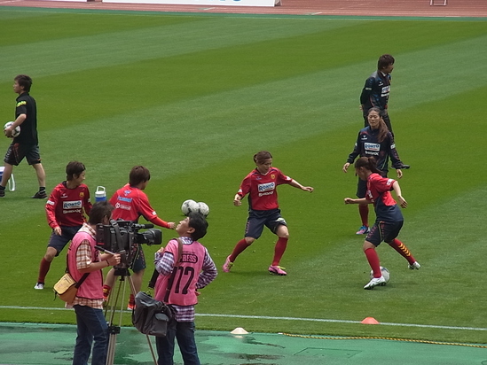 これが本物のなでしこサッカー♪_c0238603_21262630.jpg