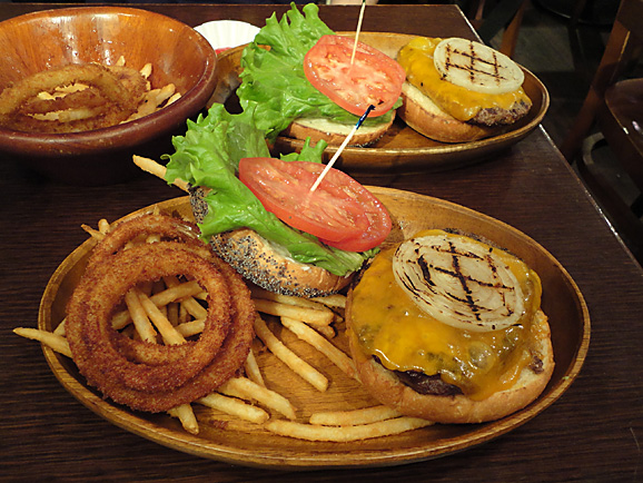 久しぶりにハンバーガー!_e0230011_15471693.jpg