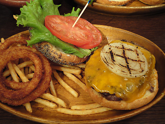久しぶりにハンバーガー!_e0230011_15482546.jpg