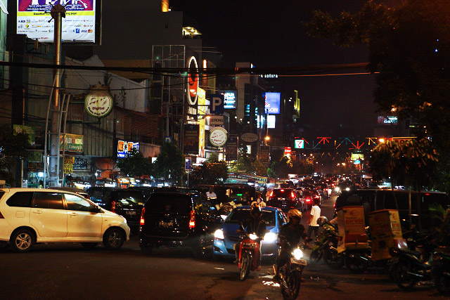 Arrival in Indonesia / photo by Yam_b0149365_535029.jpg